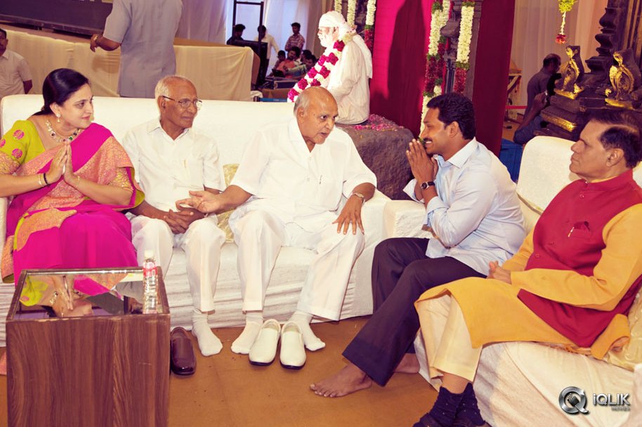 Manchu-Manoj-and-Pranathi-Wedding-Photos